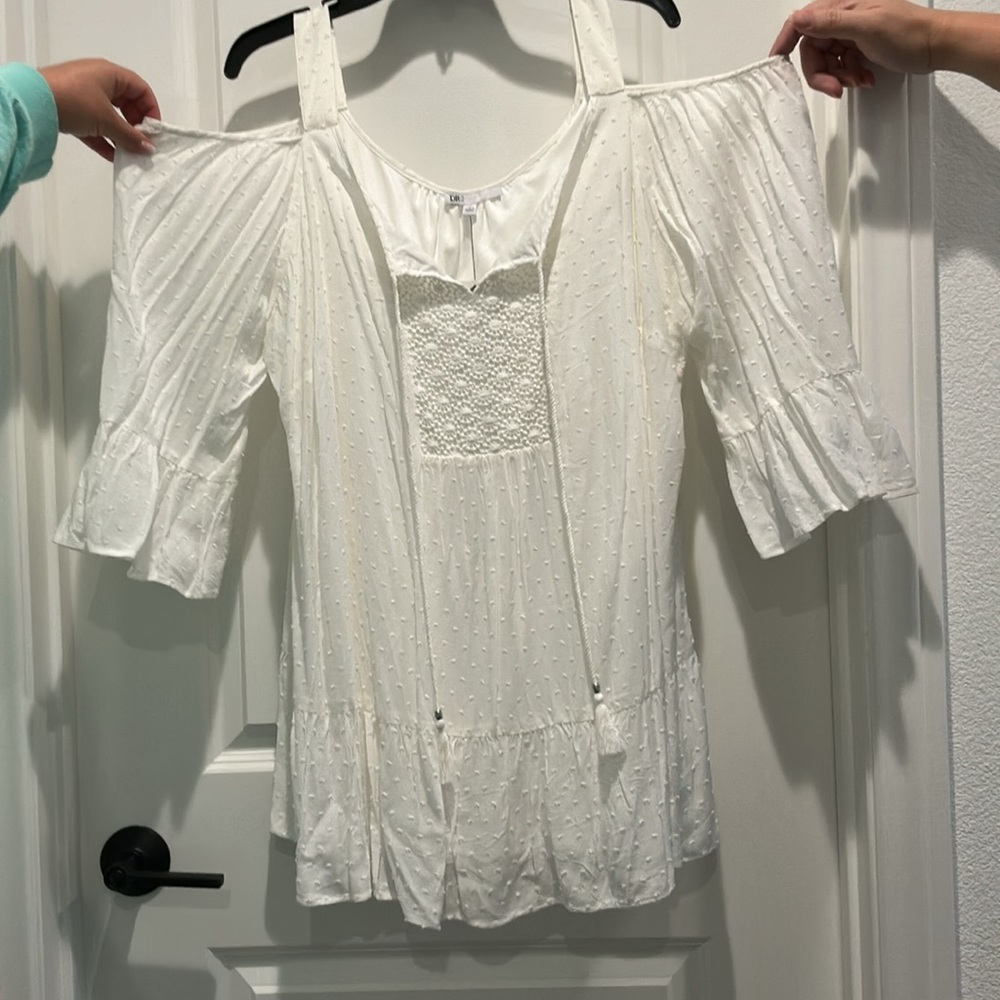 DR2 Ivory Cold Shoulder Top